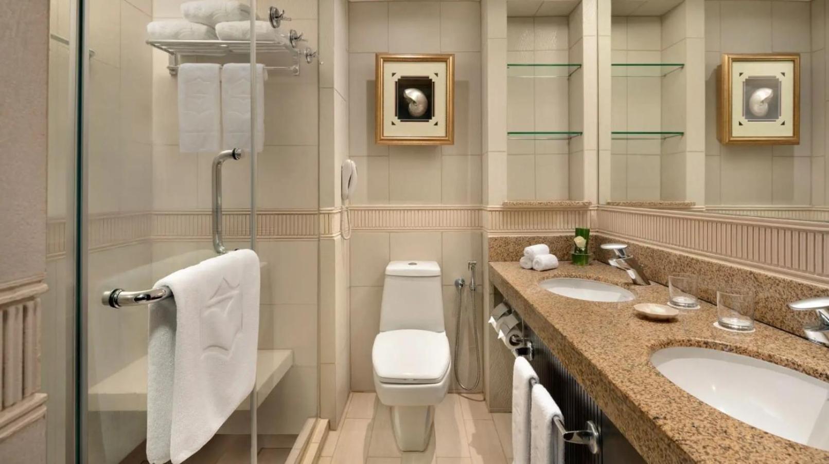 Executive Suite,1703550984:JPEG
